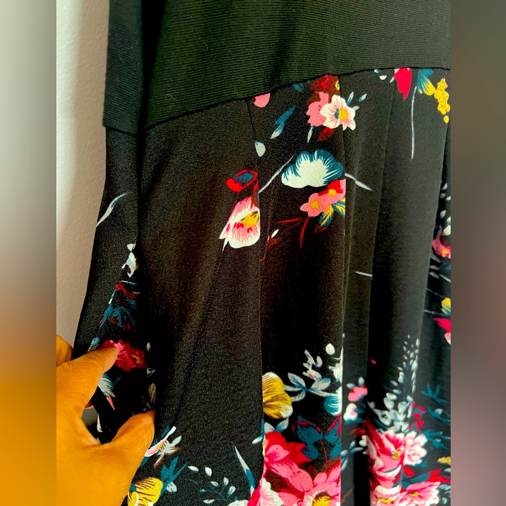 NWOT Black floral strap dress - Picture 4 of 9